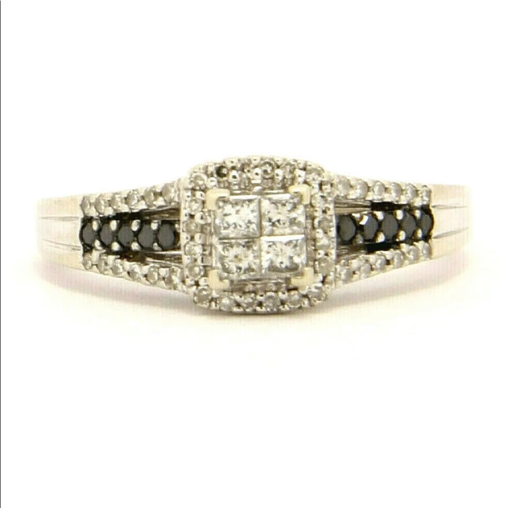 10k White Gold Ring with 1 ct of Diamond Size 6.75